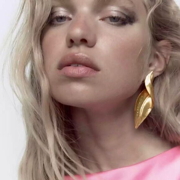 Zara gold leaf earrings M72 - Picture 1 of 6